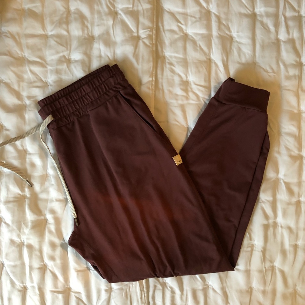 Vuori jogger pants